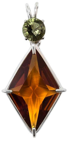 Siberian Gold Quartz Ascension Star™ With Round Cut Moldavite