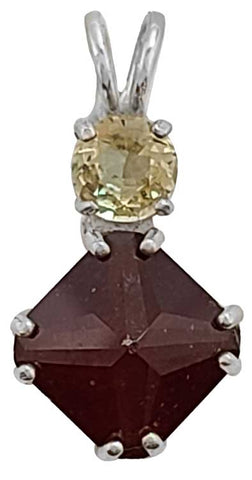 Hessonite Garnet Mini Magician Stone™ with Round Cut Yellow Sapphire